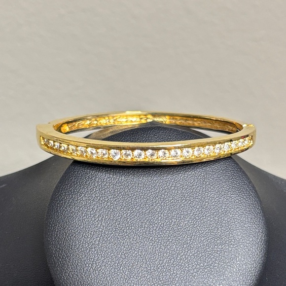Vintage ROMAN SIGNED Clear White Crystals GoldTone Hinged Bangle Bracelet - Picture 1 of 7